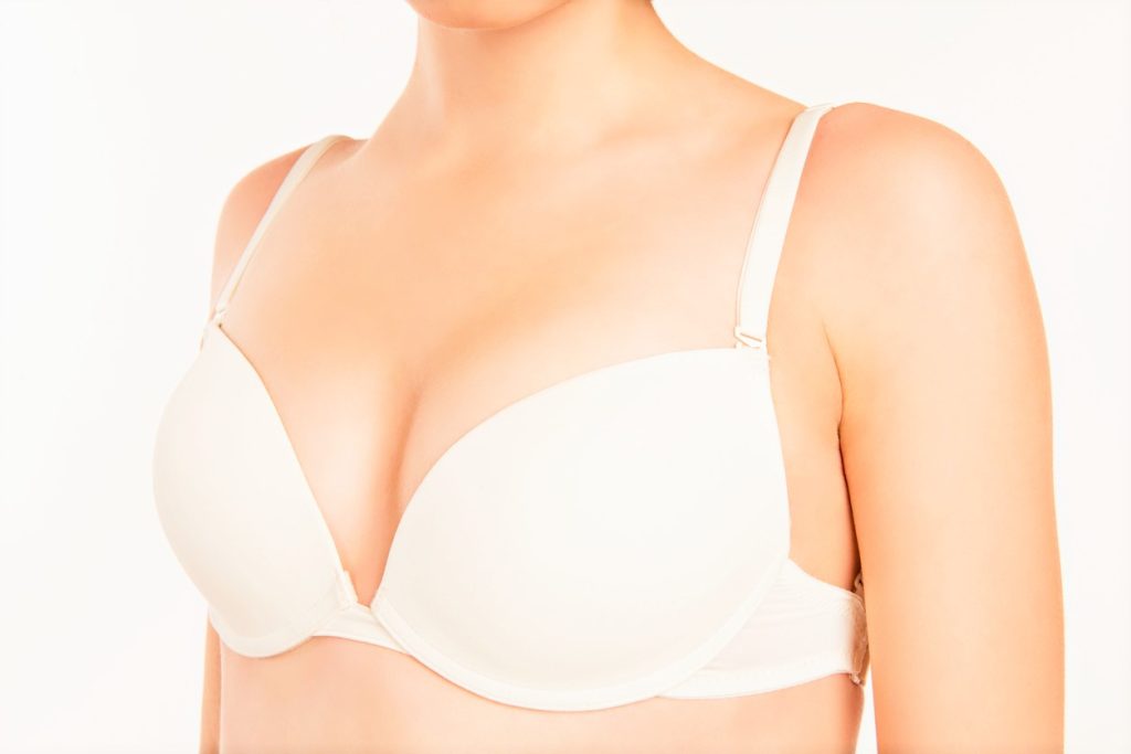 豊胸術が授乳に与える影響は？痛い原因や注意が必要な豊胸術まで紹介！